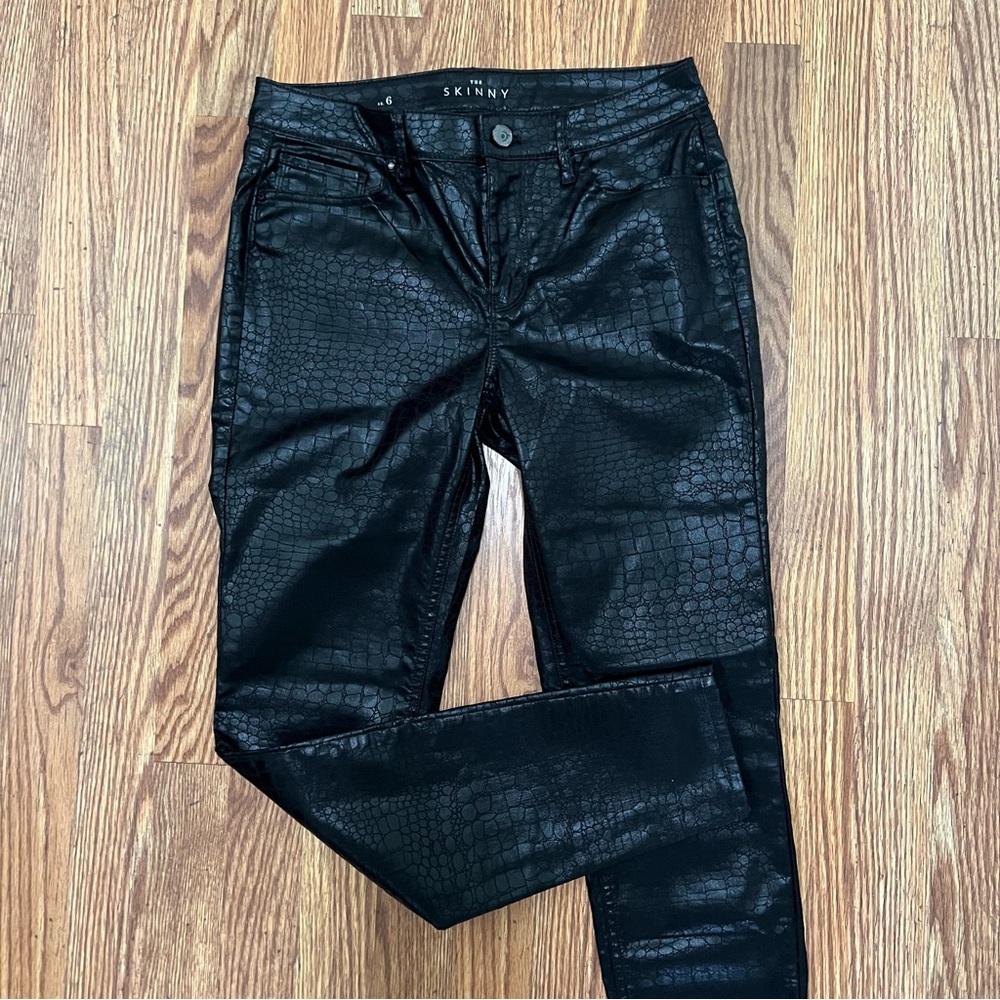 White House Black Market Black Croc Coated Skinny Moto Pant, Size 6, NWT